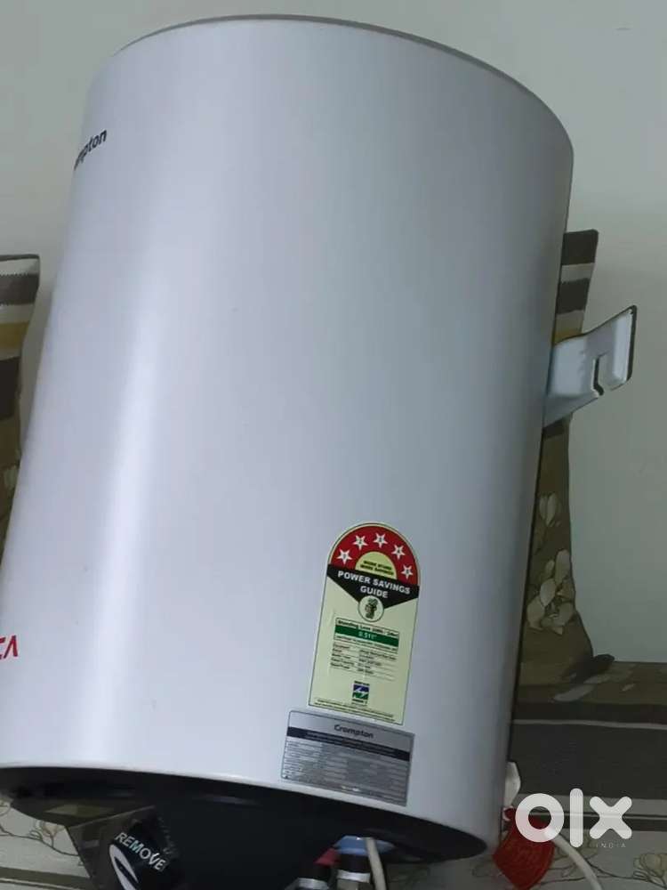 Crompton 25ltrs capacity storage geyser