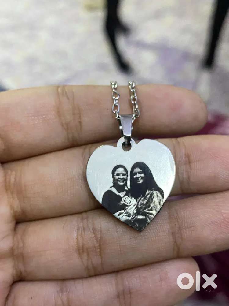 Engraved customised pendent