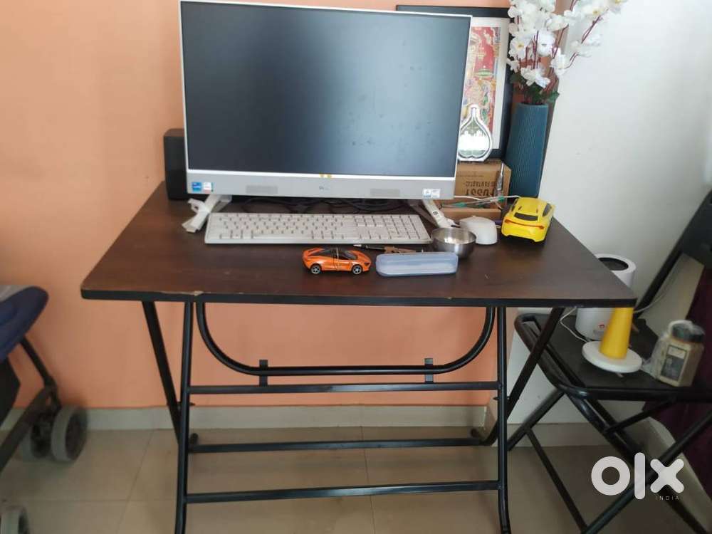 Foldable Table with foldable Iron Chair