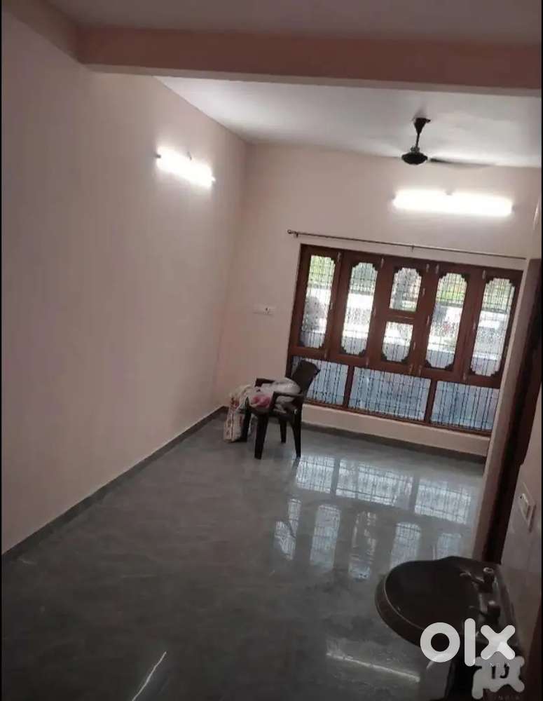 husariya chauraha Vineet khand max hospital ke pass