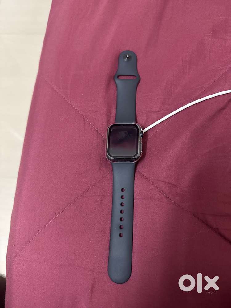 Selling 10 months old Apple watch SE 2nd gen