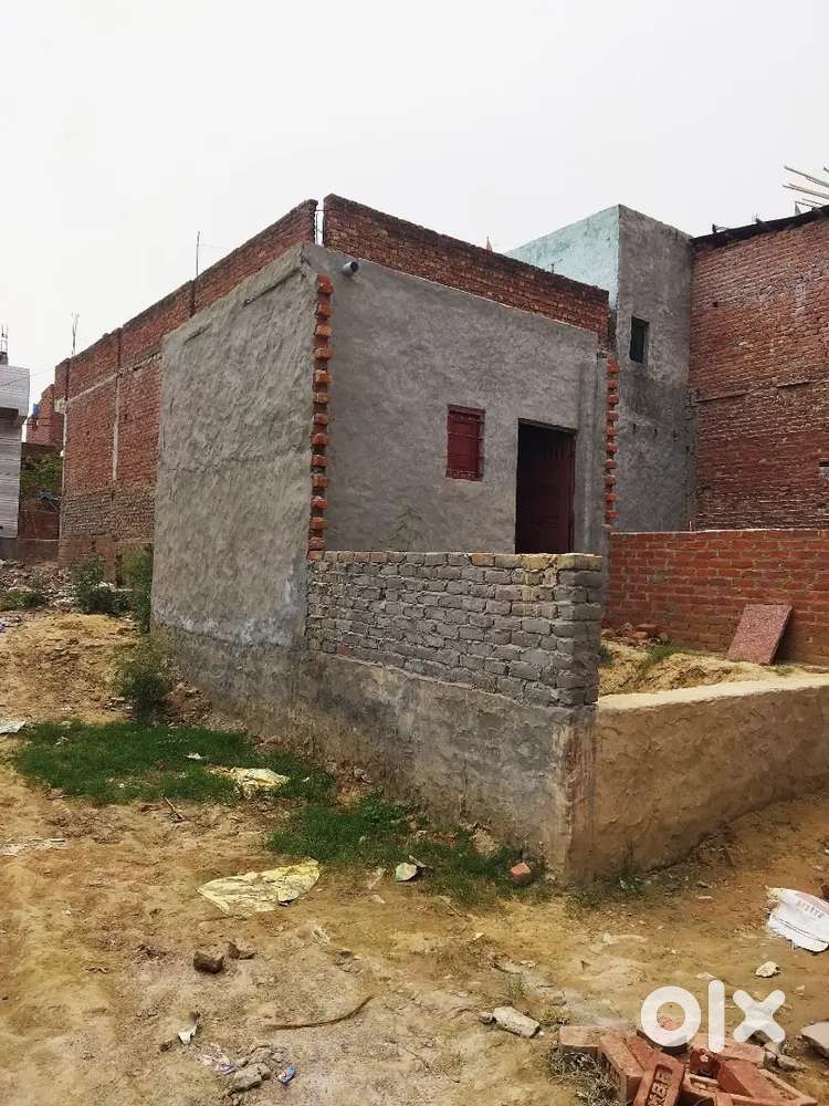 30 gaj ka makan hai bana hua khaujjri higeway j