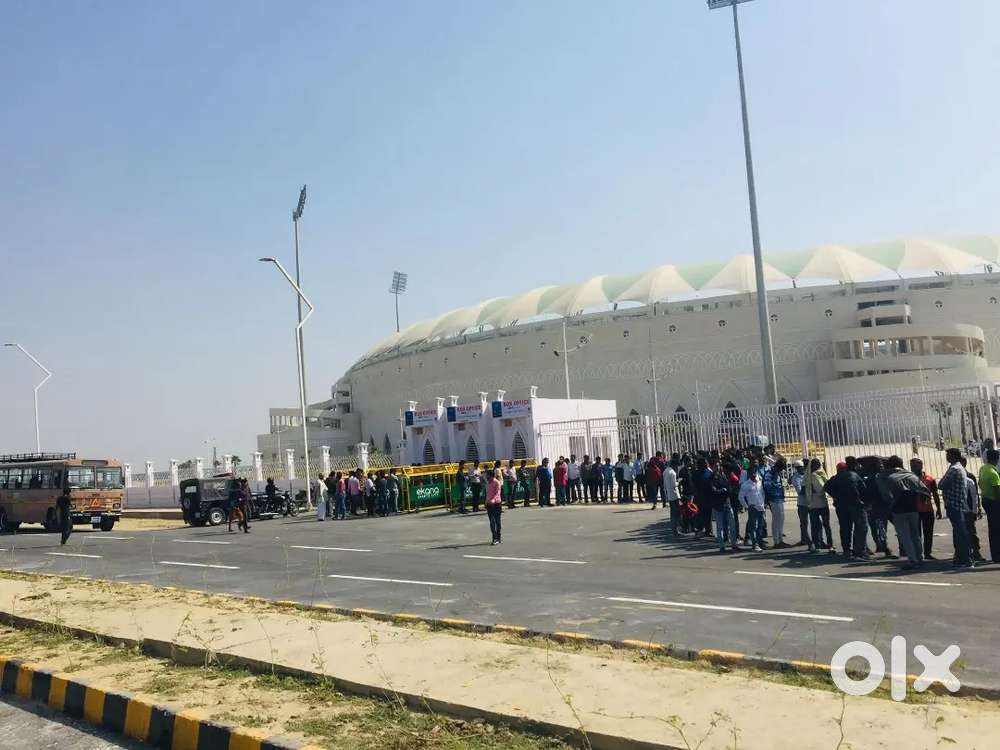 इकाना स्टेडियम के नजदीक stp चौराहा के पास आवासीय प्लॉट