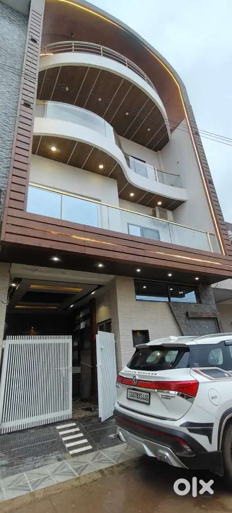 Adarsh Nagar durg se lga hua main road se 50mt ki doori par 3bhk house