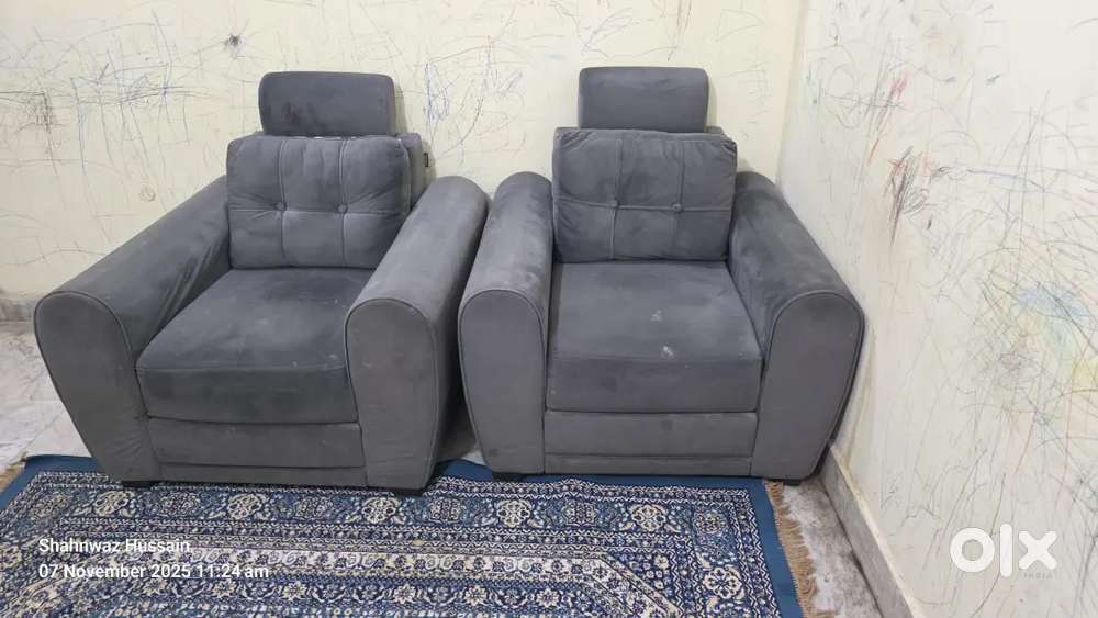 Sofa 5 seeter new me hn purchase 32000 me liye the