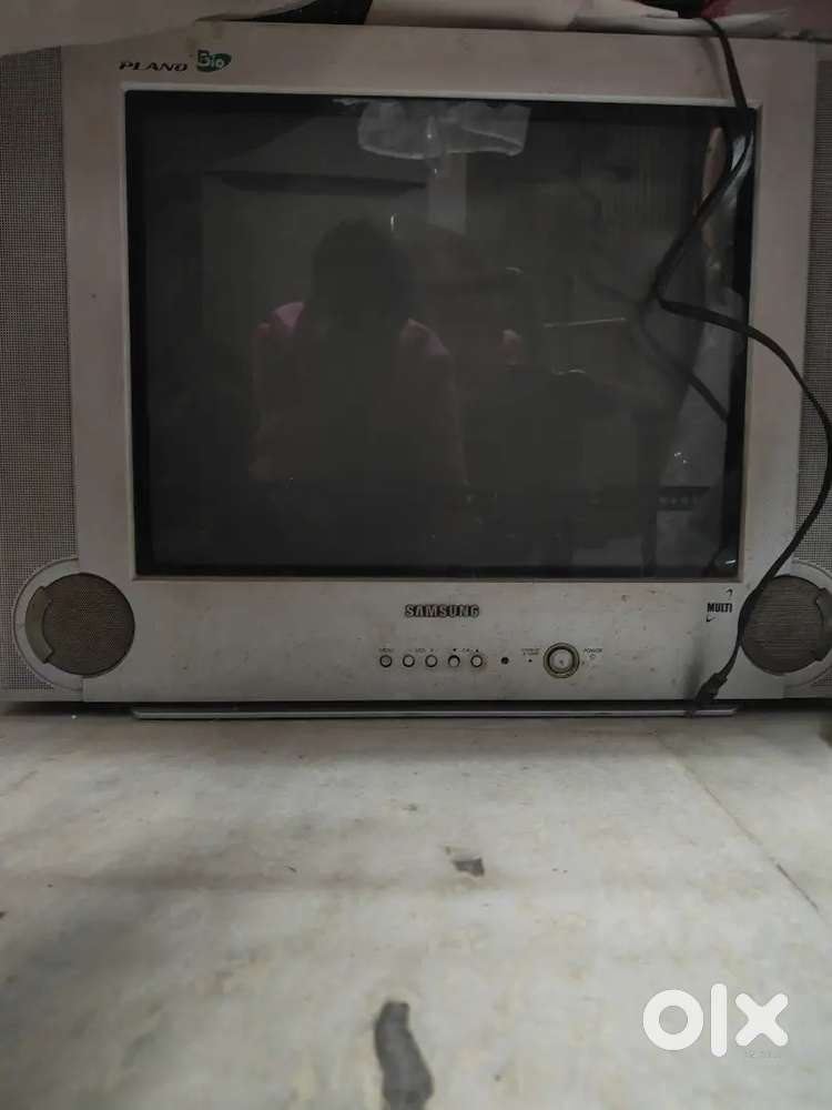 Samsung TV with remote in working condition