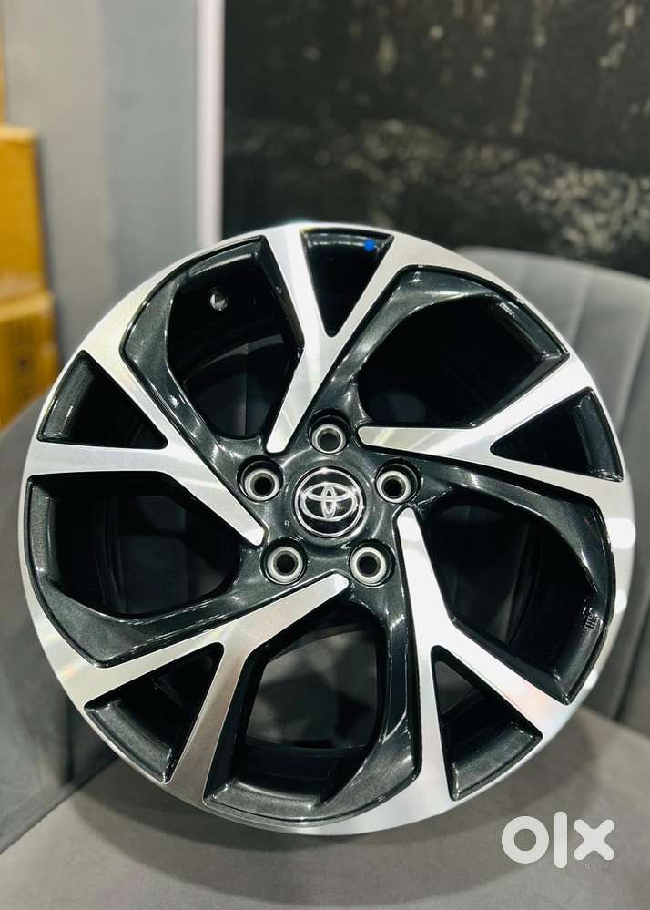 Brand New 17”inch Toyota Hyryder Dual tone oem Alloys set of 4