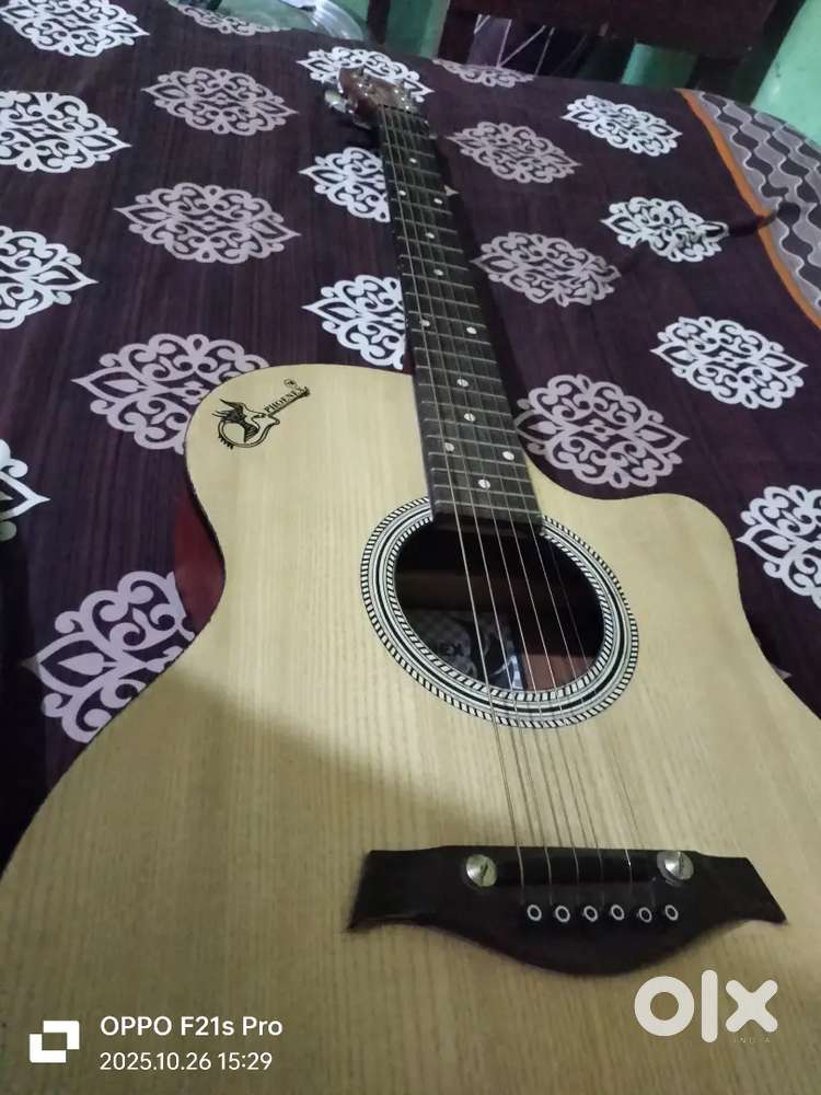 With Guitar we give guitar bag ,pick,capo and guitar to Dj conect wire