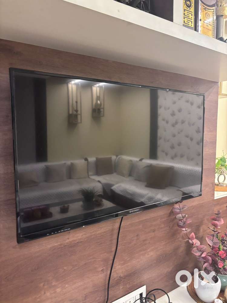 LED 42 inch Tv .Reconnect . Upgraded model