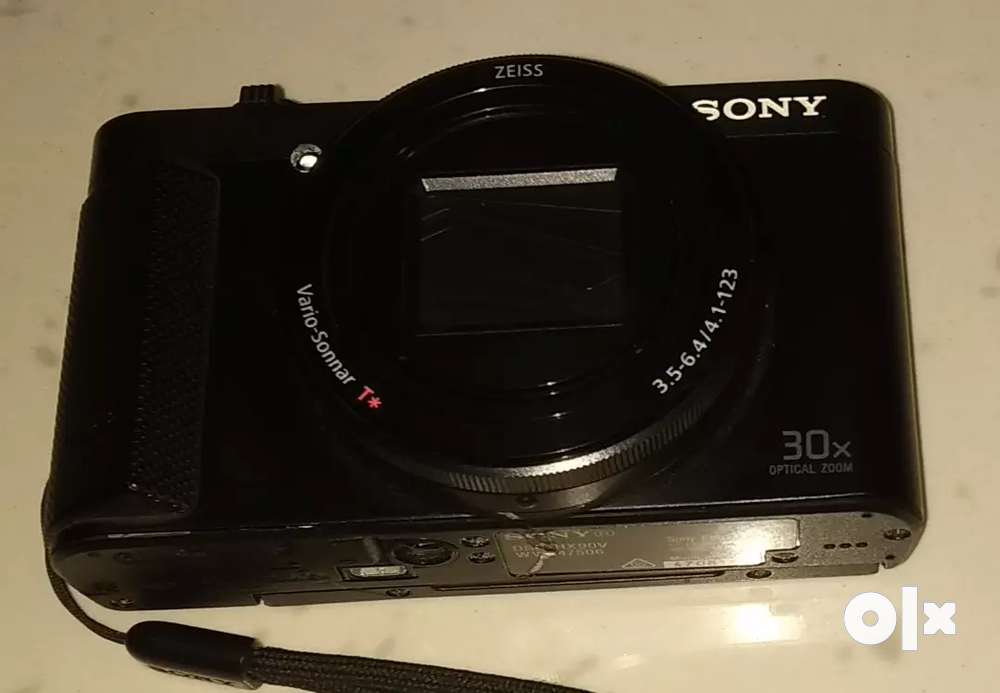 Sony DSC HX90V 30x zoom 18.2mp camera