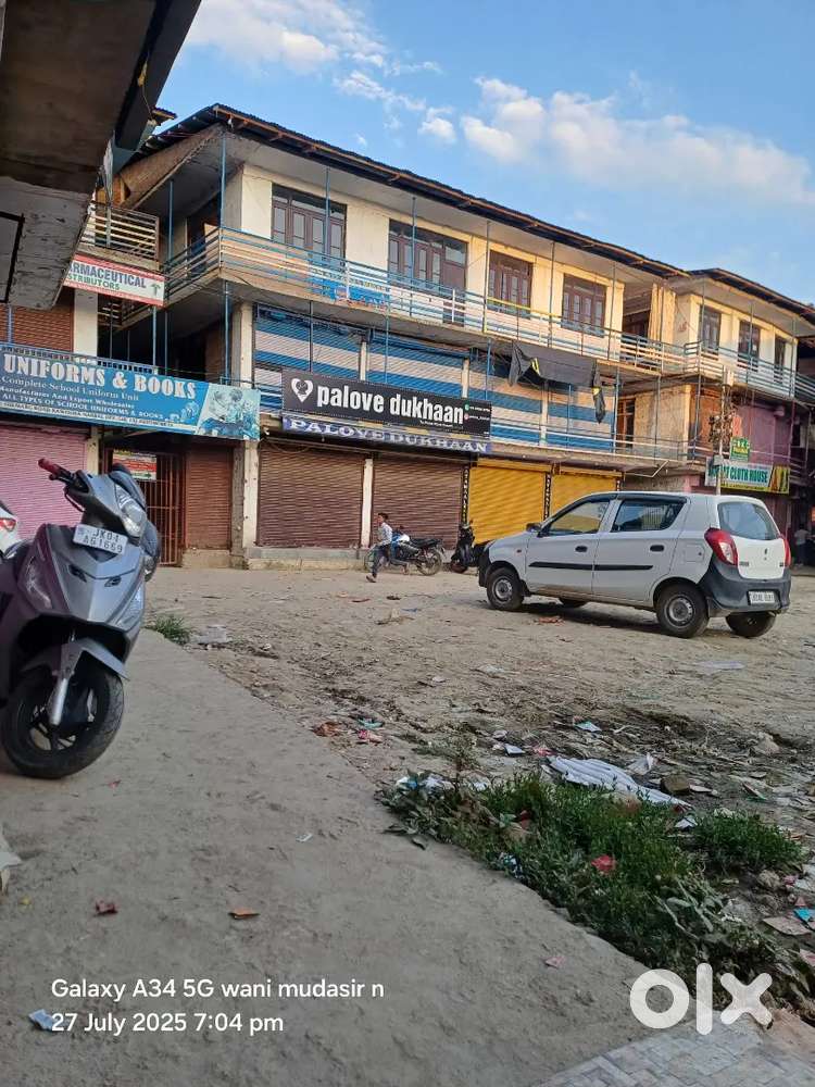 Agar kisi ko banda zoorat hoga too msg karay salesman ya aur kisi kaam