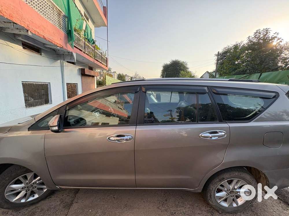 Toyota Innova Crysta 2016 Diesel 89000 Km Driven