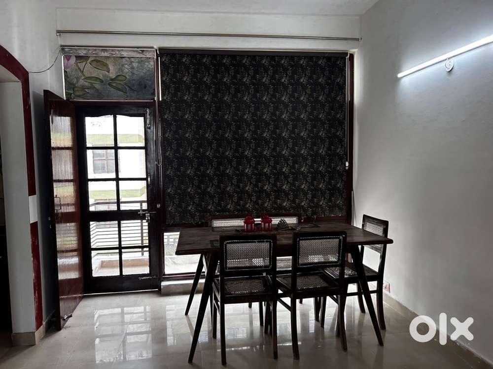 Dining Table with 6 Chairs – Elegant & Sturdy Set for Sale