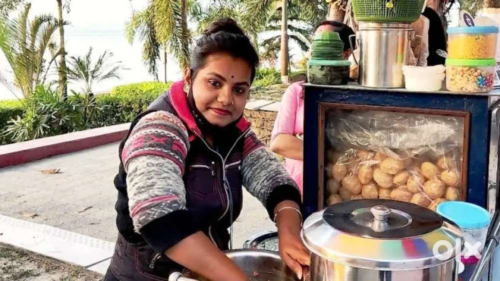 पानी पूरी बेचना है , लड़का लड़की कोई भी कर सकता है