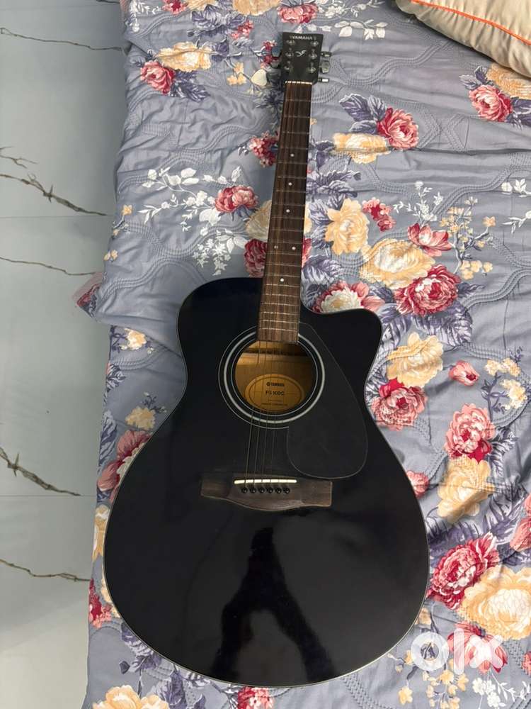 YAMAHA FS 100C guitar