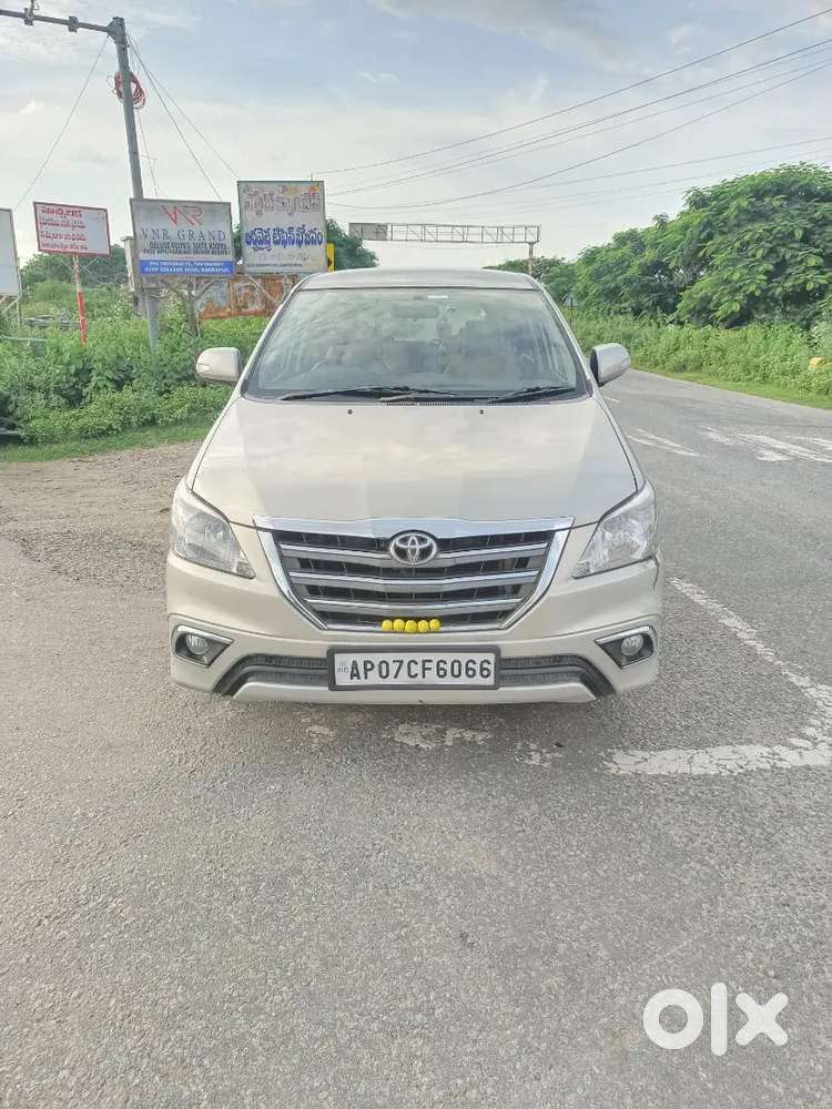 Toyota Innova 2015
