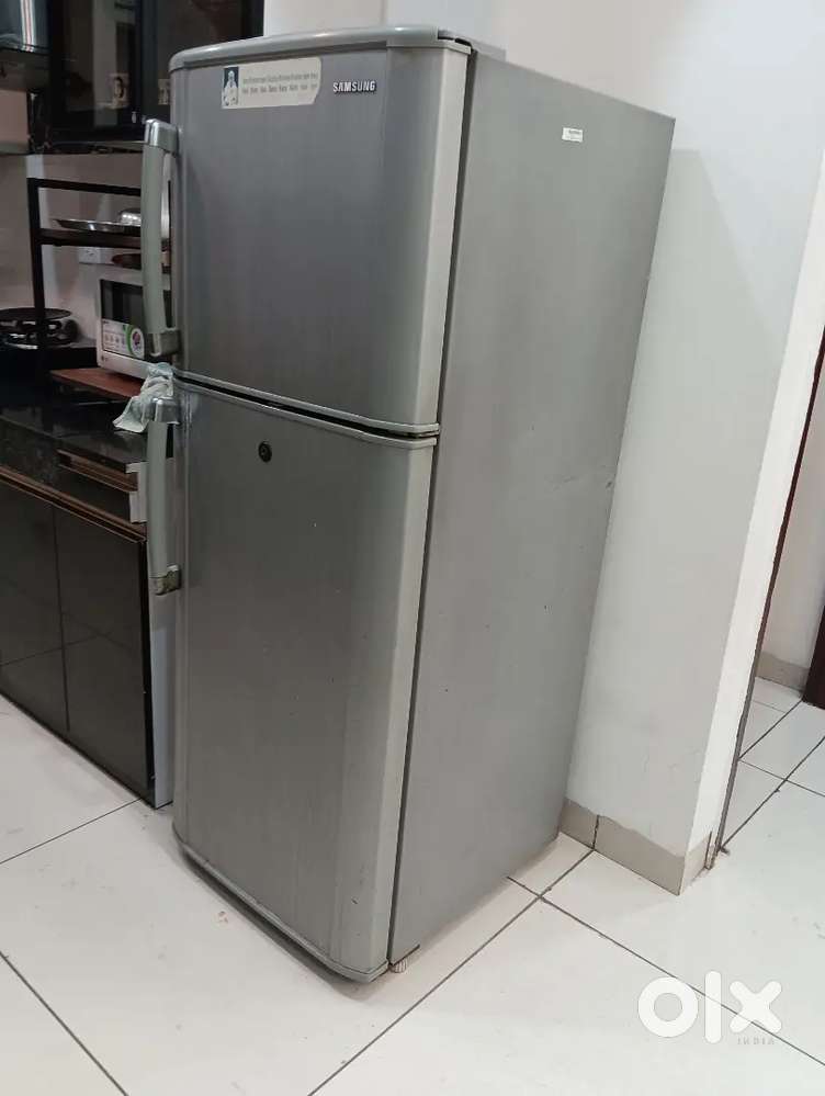Samsung 230Ltr. double door refrigerator in good working condition.