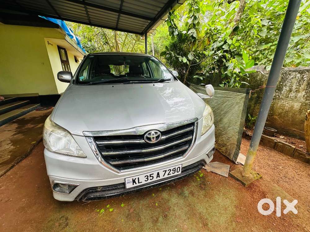 Urgent sale : Leather seat , 2009 Model Innova