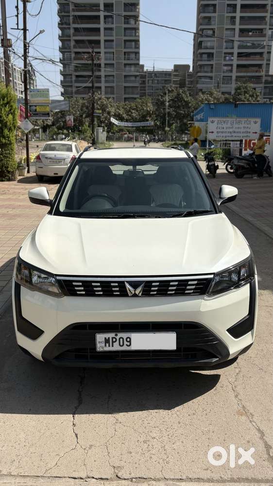 Mahindra XUV300 W6, 2023, Petrol