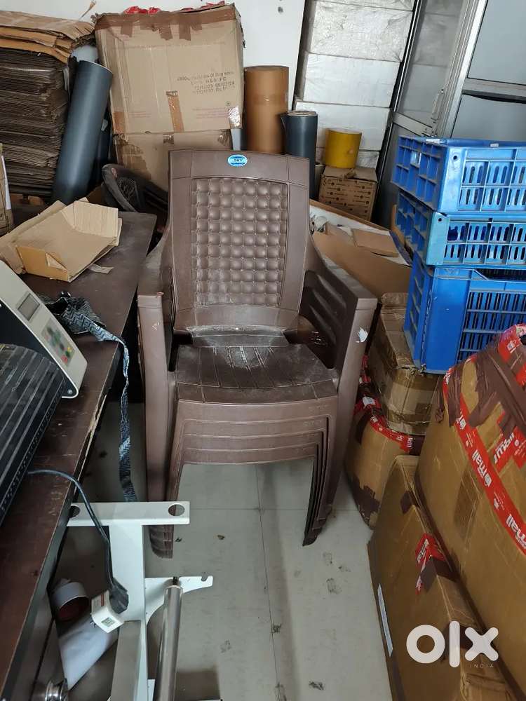 Computer table and storage rack