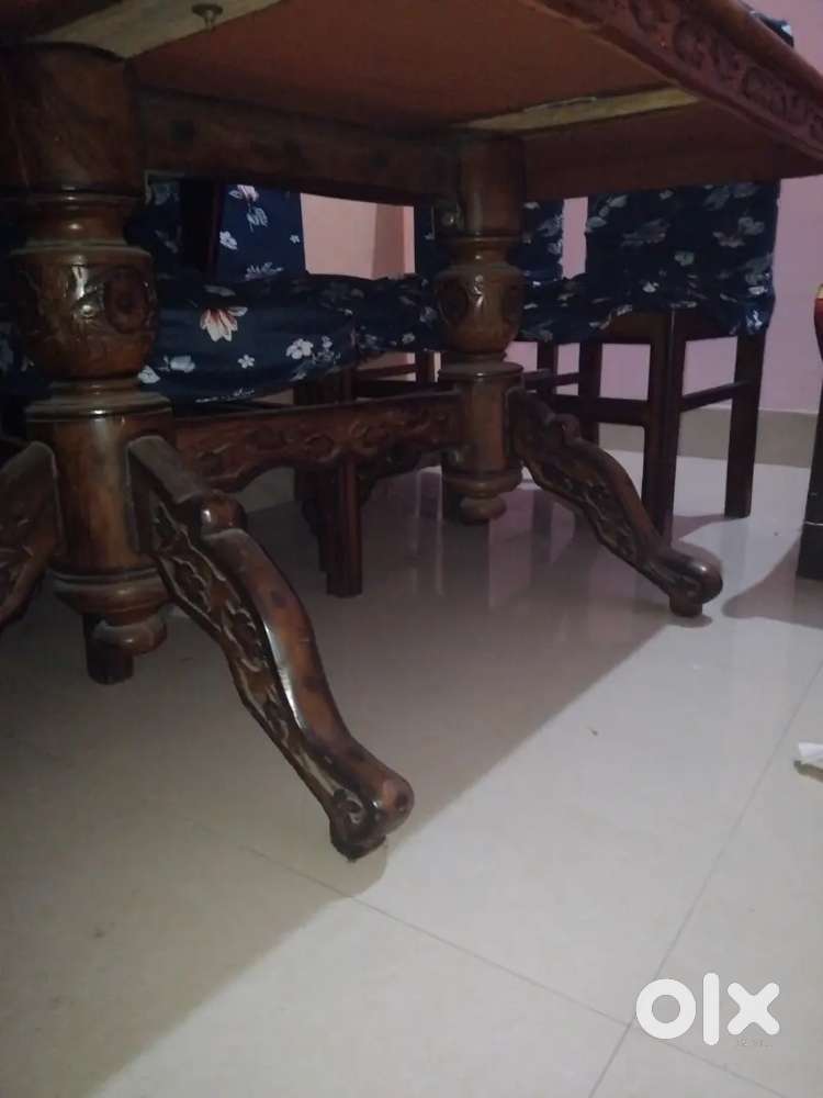 Isme kide nahi lage hai jyada purana nahi hai lakdi wasi ki wasi hai