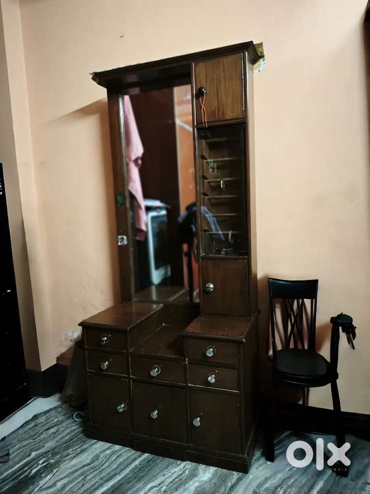 Dressing table made of high quality wood