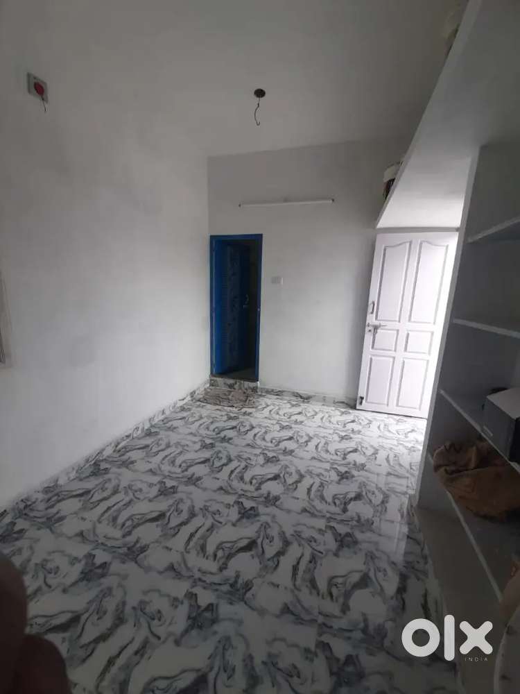 Rent 10000 2BHK room  2 bathroom  school bwalking  distance bus stop