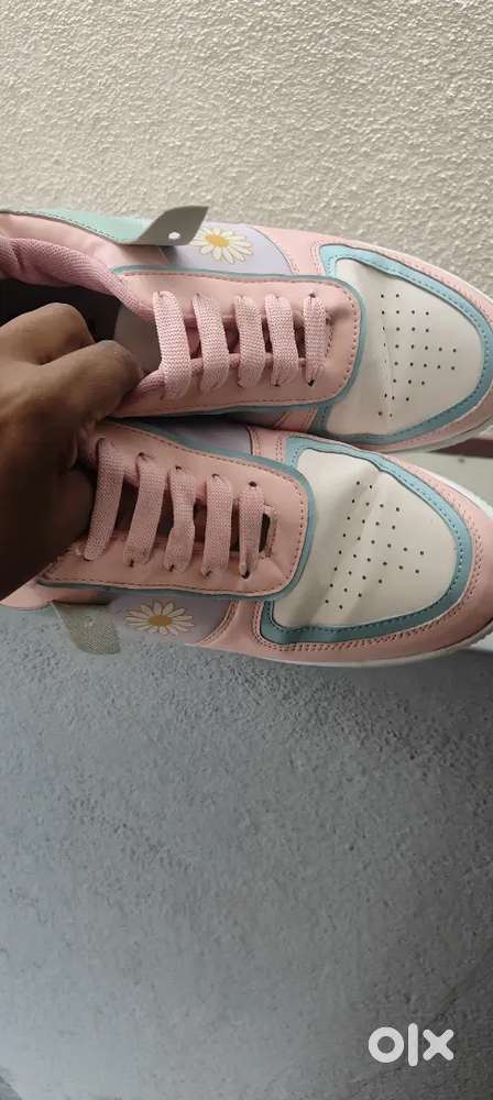Street style shoe for women 10 size