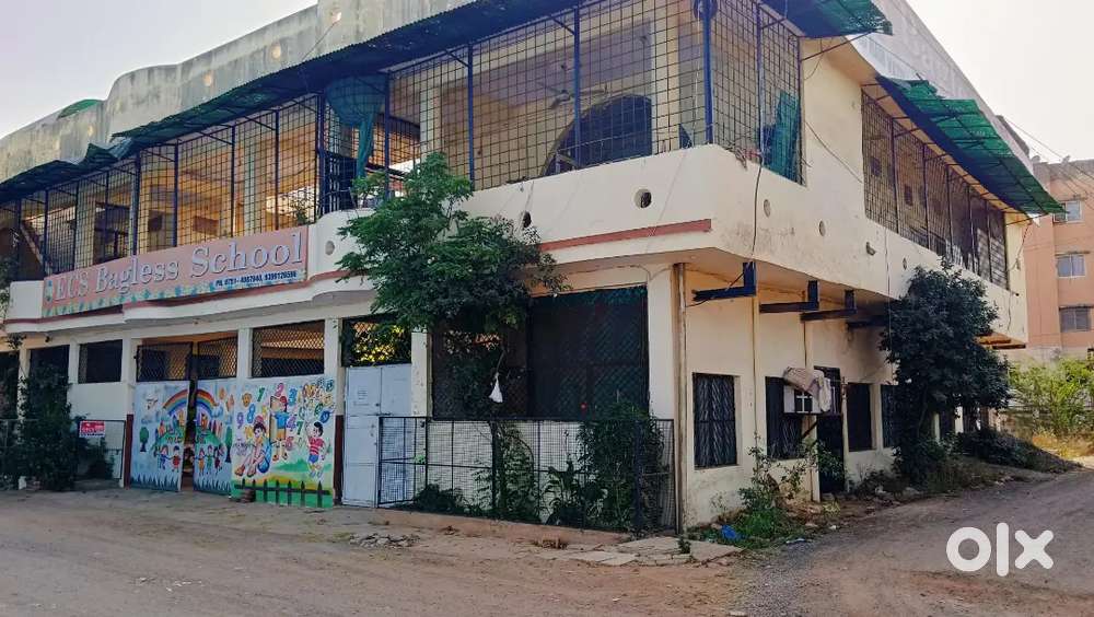 School building on Rent