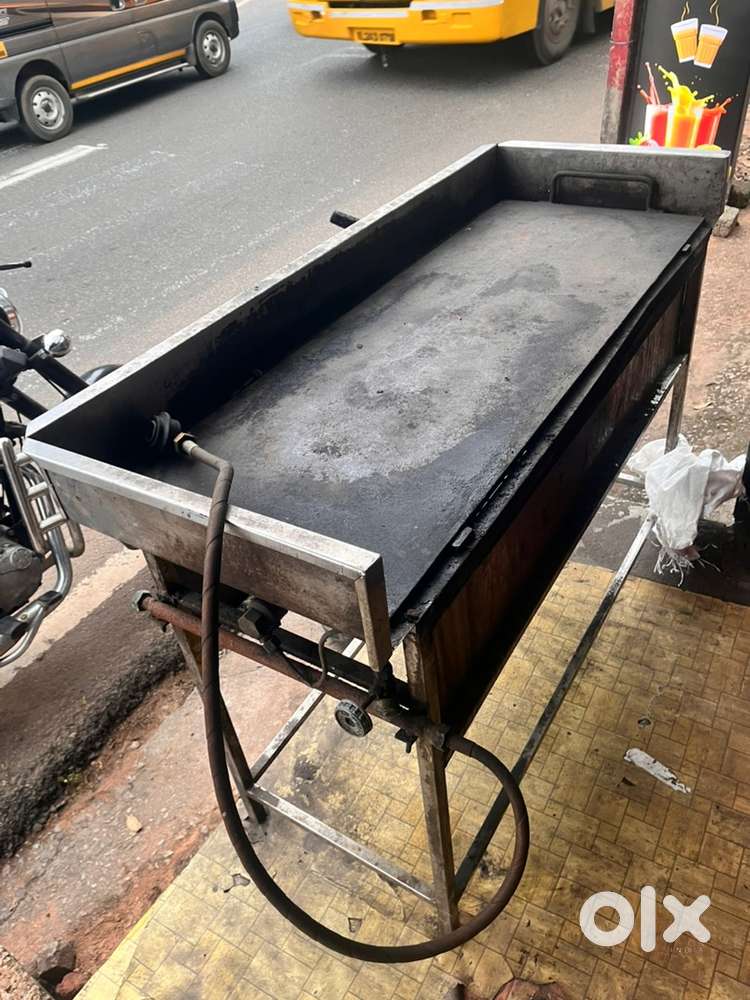 Gas stove with big porotta tawa for sale!