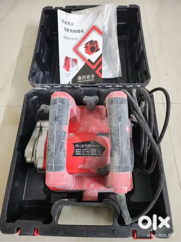 Wall scraper for scrapping direct paint, putty, plaster