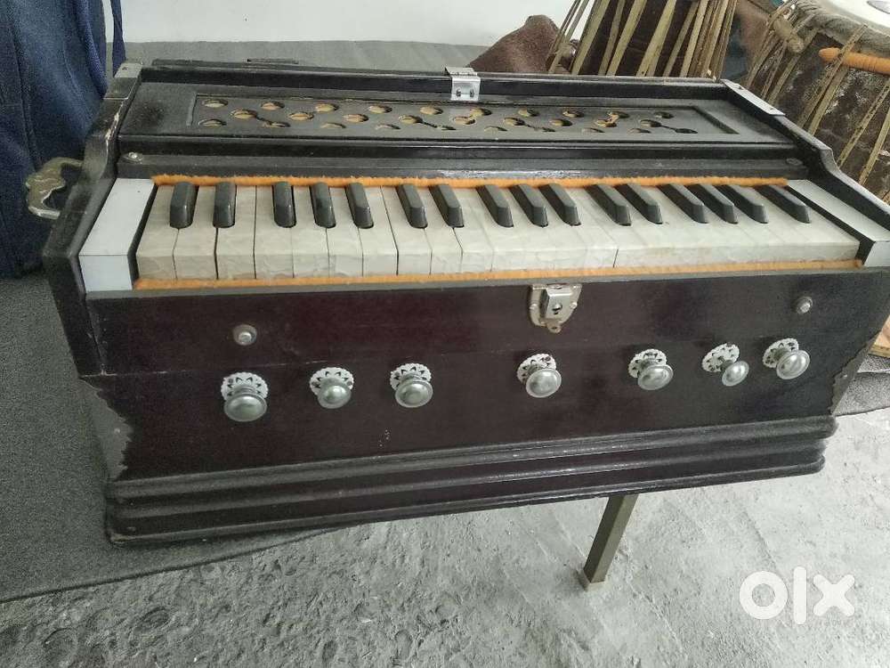 I want to sell my harmonium and tabla