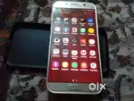 Samsung A7 2017. 9 version  3 32 m ek bhi scratch nhi lady use h