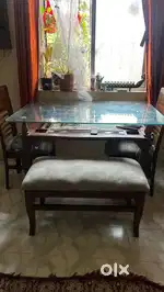 5 seater dining table for sale.