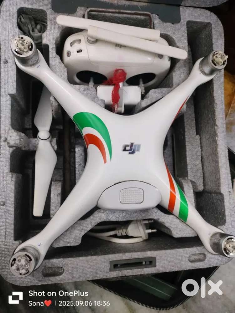 DJI PHANTOM 4