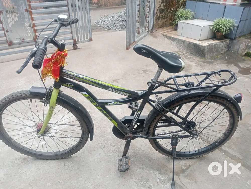 Avon ryno boys bicycle in green and black colour