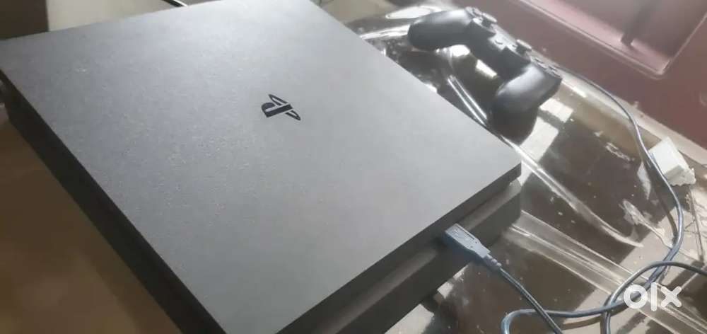 Ps4 slim. Good condition. With games.