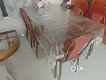 Dining Table in excellent condition!!