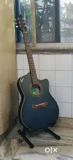 Hobner guitar in good condition with new guitar stand