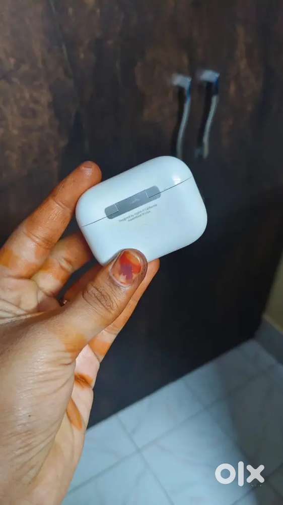 Air pods Gen 2 box also is there