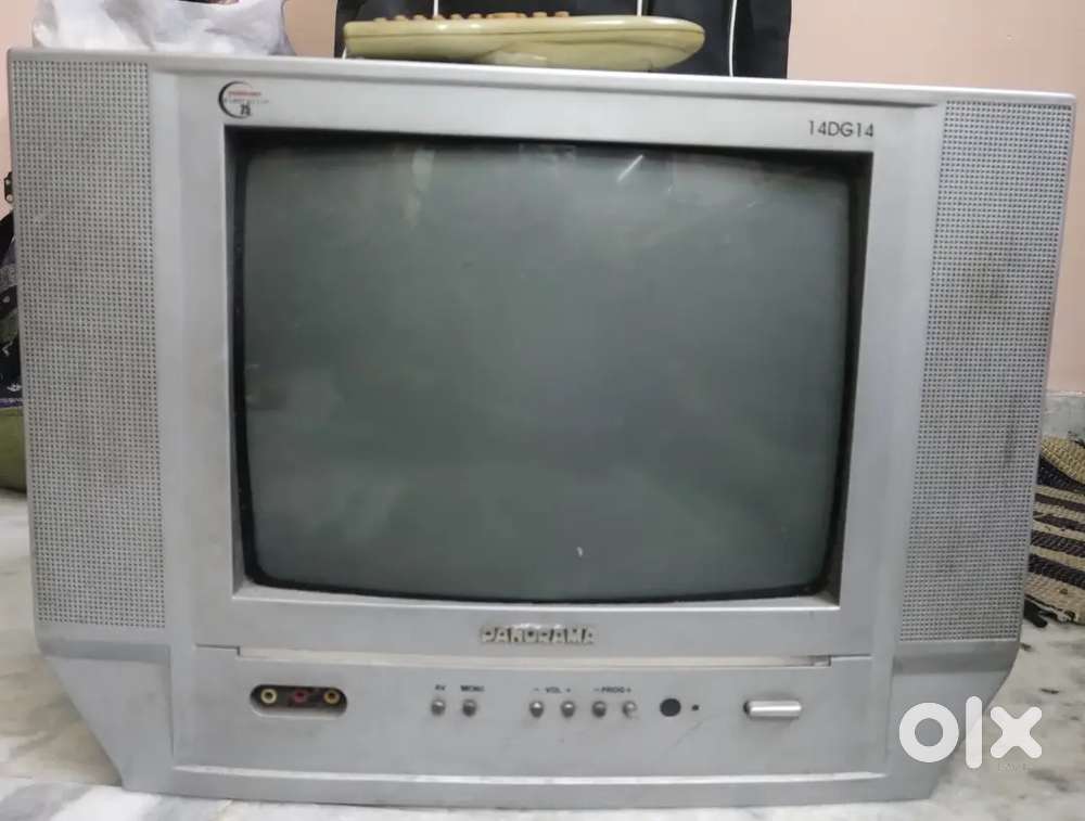 14 CRT Colour TV