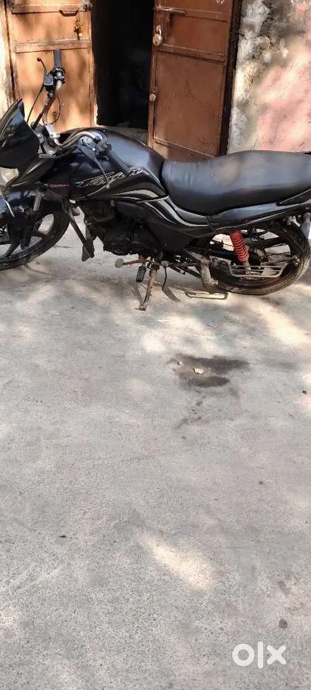 35000se32000 tk ke bich me kisi ko leni ho to batana