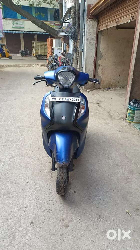 Yamaha Fascino Blue and Black Colour