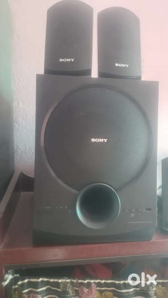 Sony  SD40 multimedia speaker system.