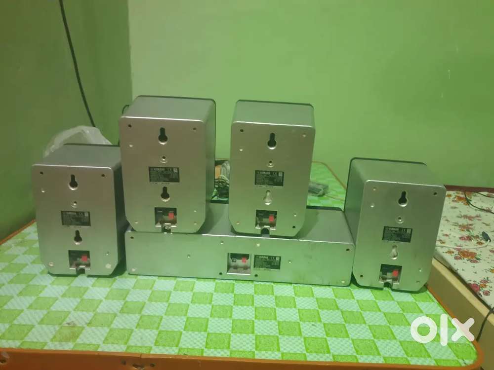 Yamaha surround speaker 5nos - Rs 4000