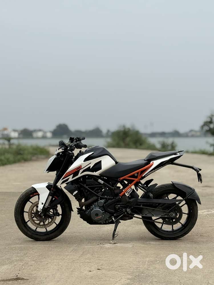 Duke 250 Bs4 ( ABS ) single owner