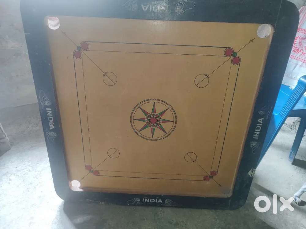Carrom board
