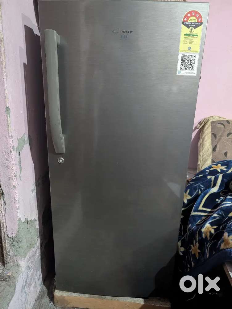 1 year old fridge in perfect condition no scratches and dents