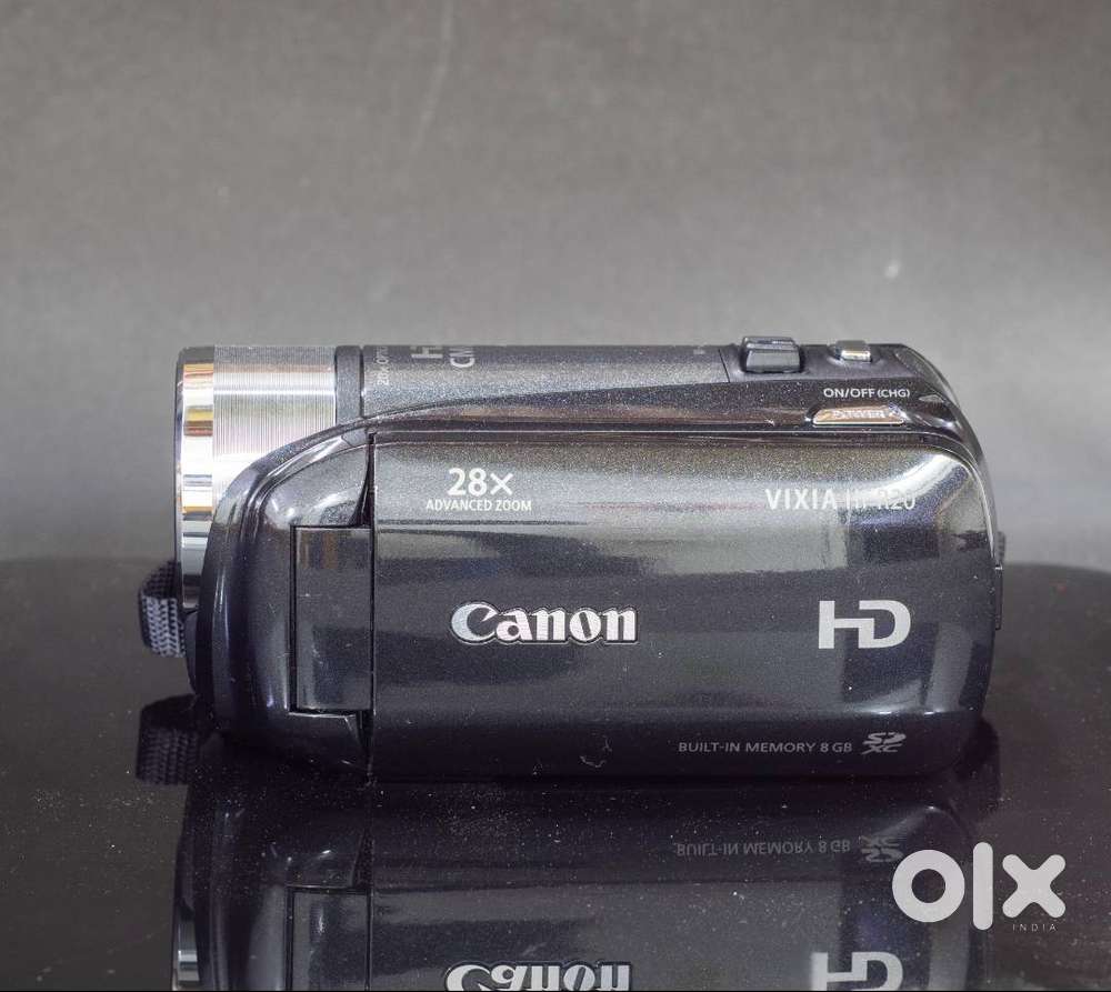 Canon Vixia Full HD Camcorder HF-R20 Dual SD Mint Like New