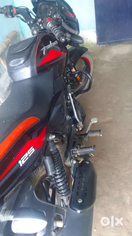 Pulsar 125 carbon blutooth edition